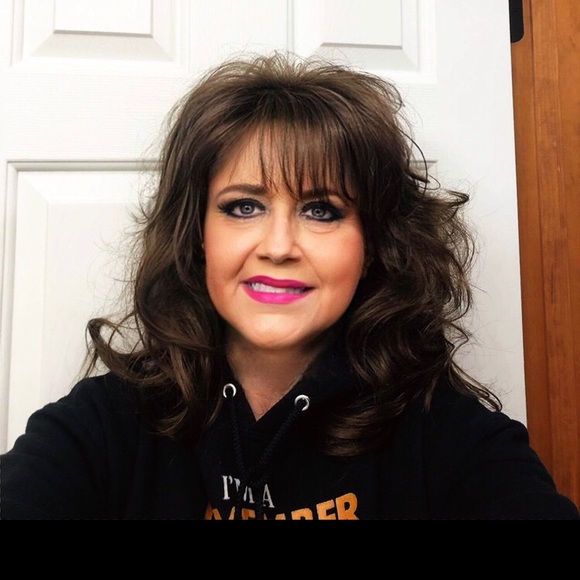 🌹Meet your Posher, Kelly - Picture 5 of 15